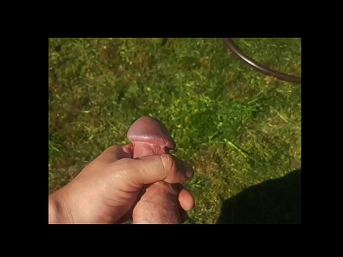 ❤️ Hottie sħun gets pussy roża tagħha fucked u cums bi squirt fi ġnien tas-sajf ❌ Vidjow tas-sess lilna